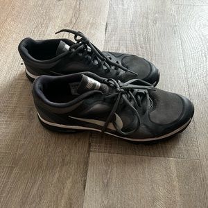 Nike Women’s Runners Size 9